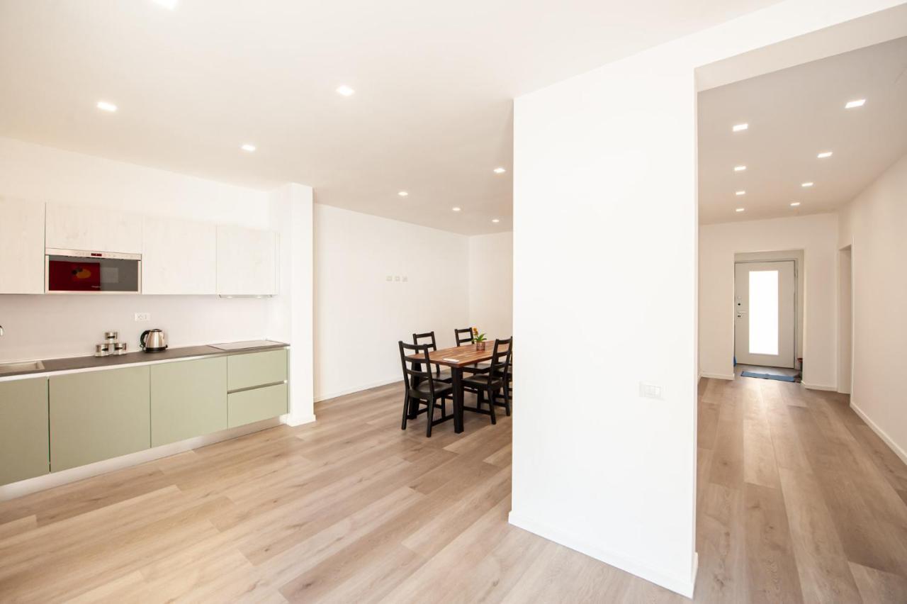 Lemon'S Apartment Elmas Luaran gambar